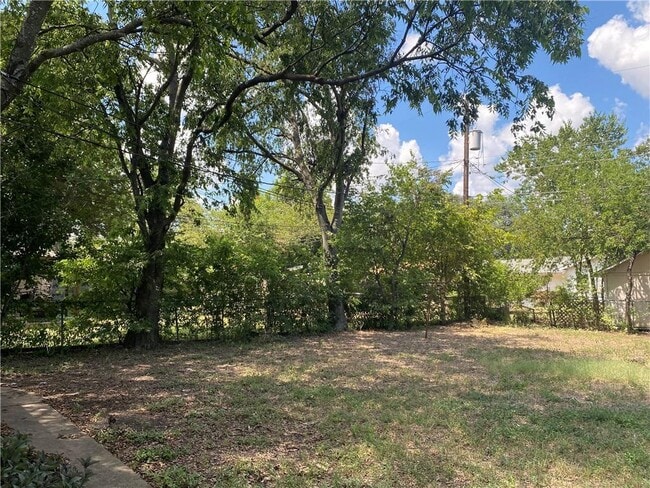 Building Photo - 1616 Glencrest Dr