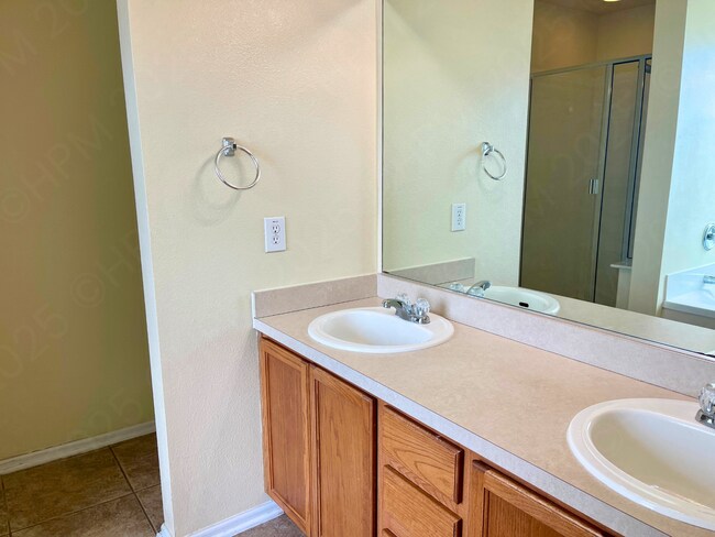 Building Photo - Move-In Special. ½ off the first full month's rent with a 12-month lease.