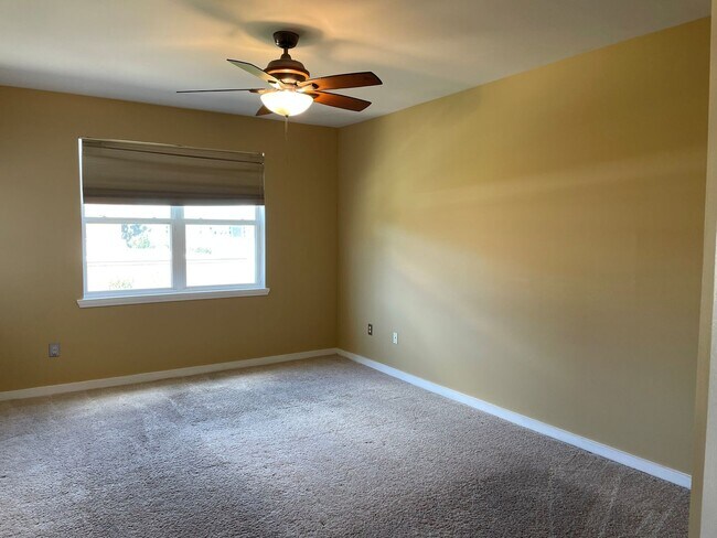 Building Photo - Sleek City Living: Oversized 2BR with Open Floor Plan