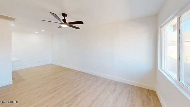 Building Photo - 2739 E Tamarisk Ave