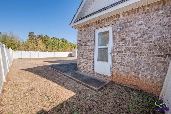 Building Photo - 122 Emberly Ln