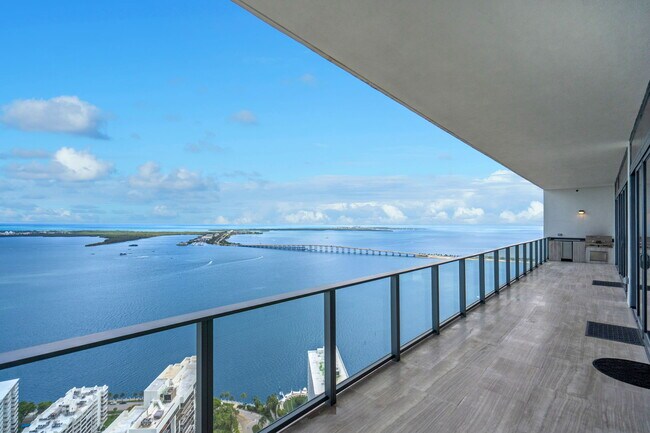 Building Photo - 1451 Brickell Ave