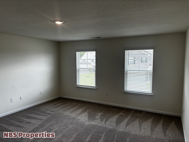 Building Photo - 935 Utopia Ln