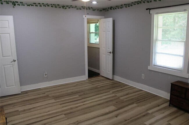 Building Photo - 4495 Kent Rd