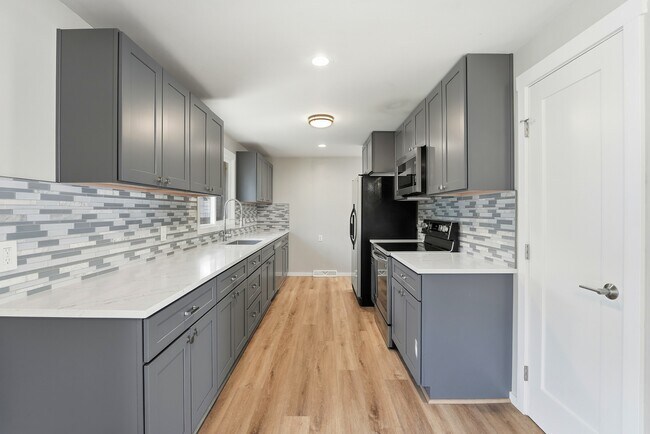 Building Photo - 9614 E Valleyway Ave