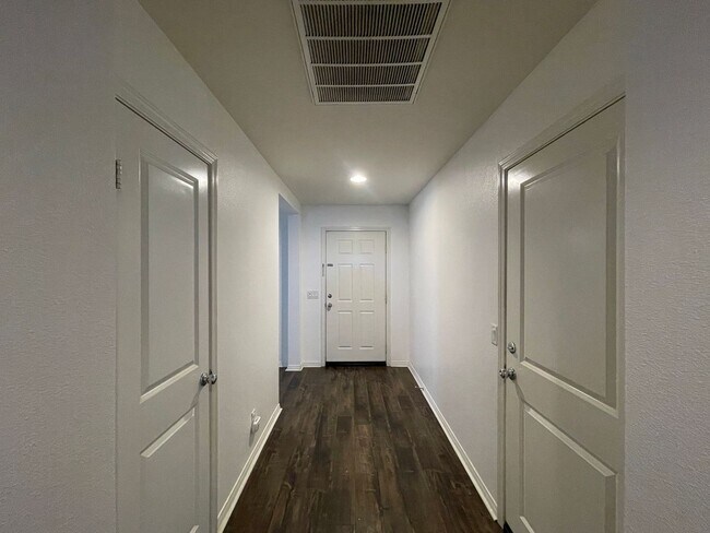 Building Photo - Lancaster 3 Bedroom + 2 Bathroom