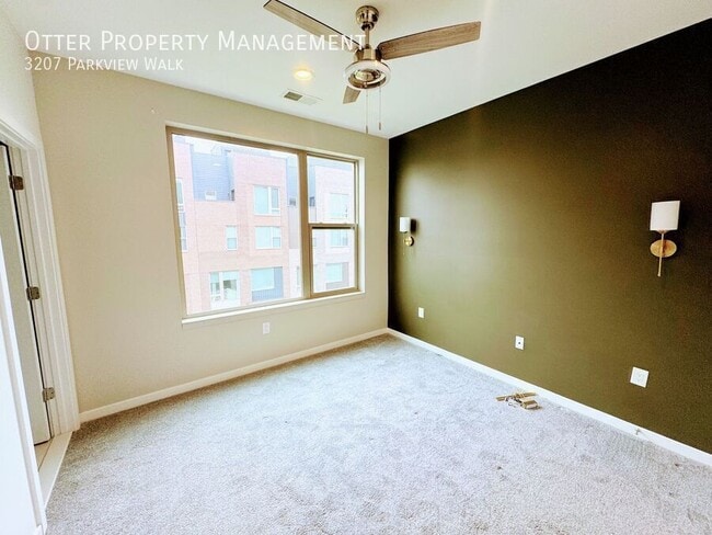 Building Photo - 3207 Parkview Walk