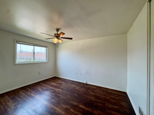 Building Photo - 5731 Denwood Ave