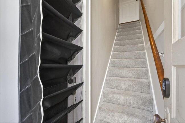 Building Photo - 3553 Dupont Ave S