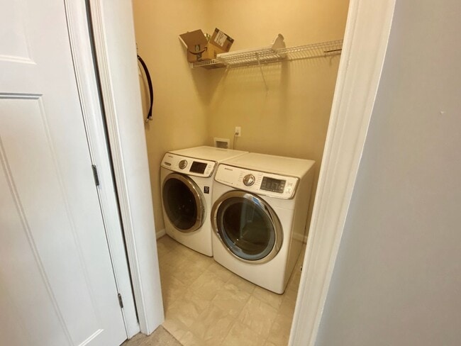 Building Photo - Spacious Condo - Waterfront Community - Av...