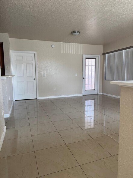Building Photo - 605 Belmont Ln