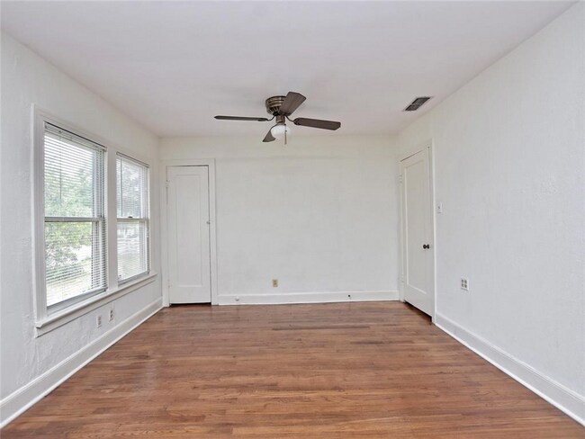 Building Photo - CHARM and LOCATION!