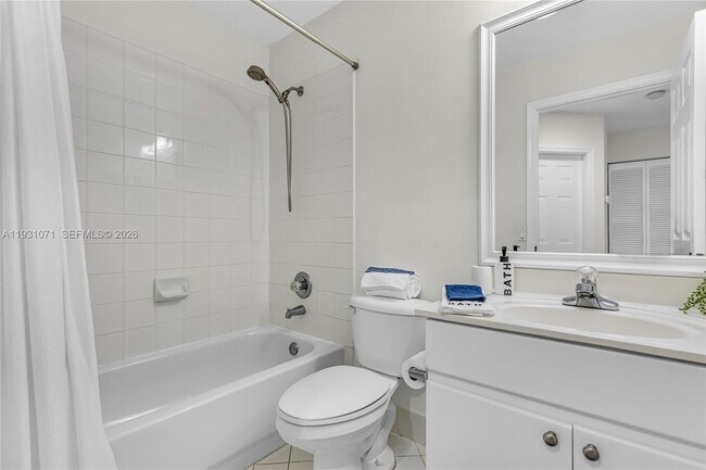 Building Photo - 1579 Banyan Way