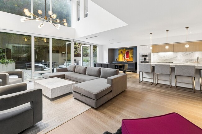 Building Photo - 2121 Webster St