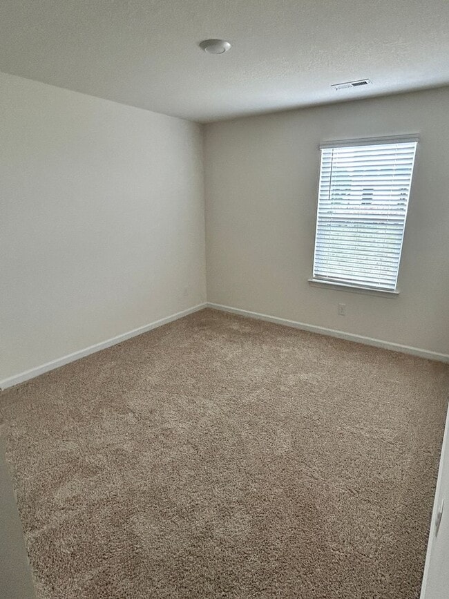 Building Photo - 632 Clay Dr
