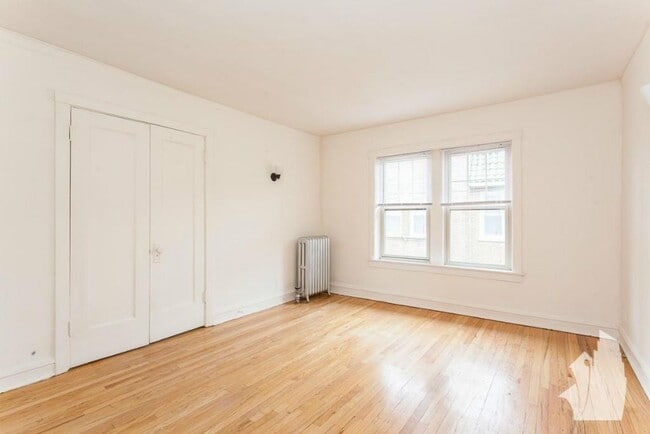 Building Photo - 2100 W Ainslie St