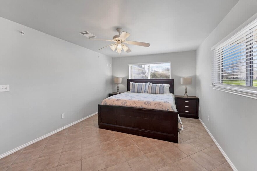 Building Photo - 730 E Mather St