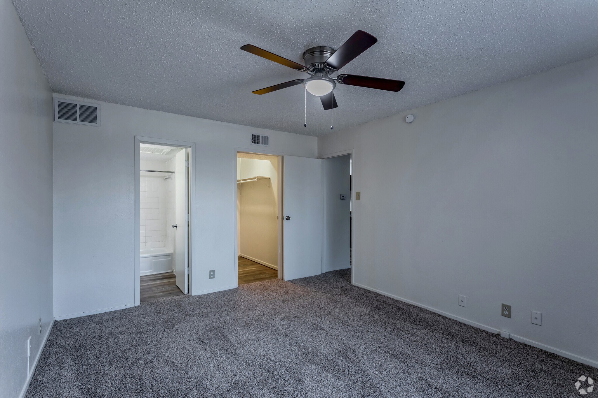 1BR,1BA - 700 SF - Bedroom - Silver Creek Apartments