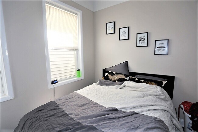 Building Photo - 4849 N Seeley Ave