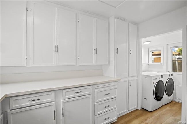 Building Photo - 3 Bedroom, 1 Bathroom Home – Ideal for Stu...