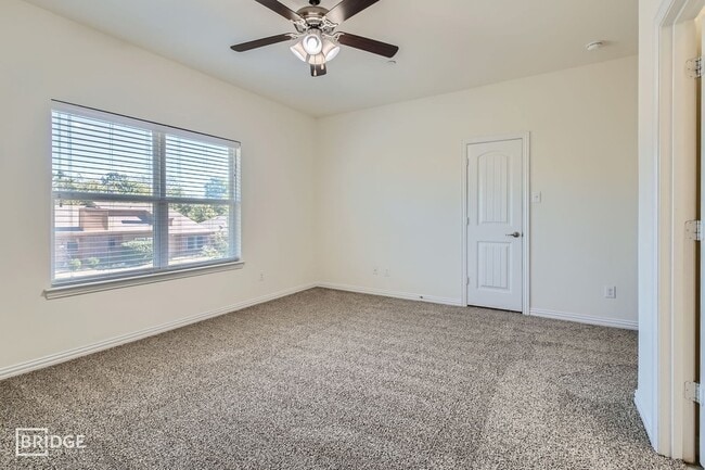Building Photo - 1412 Lakecrest Ln
