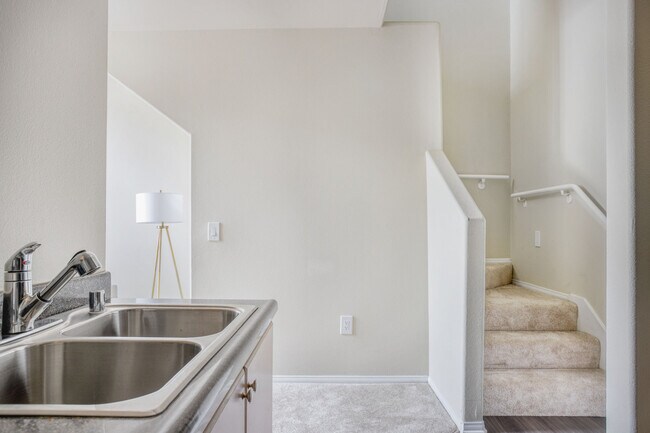 Building Photo - 5535 Westlawn Ave