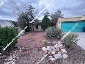 Building Photo - 3 bedroom, 2 baths  with great backyard oa...