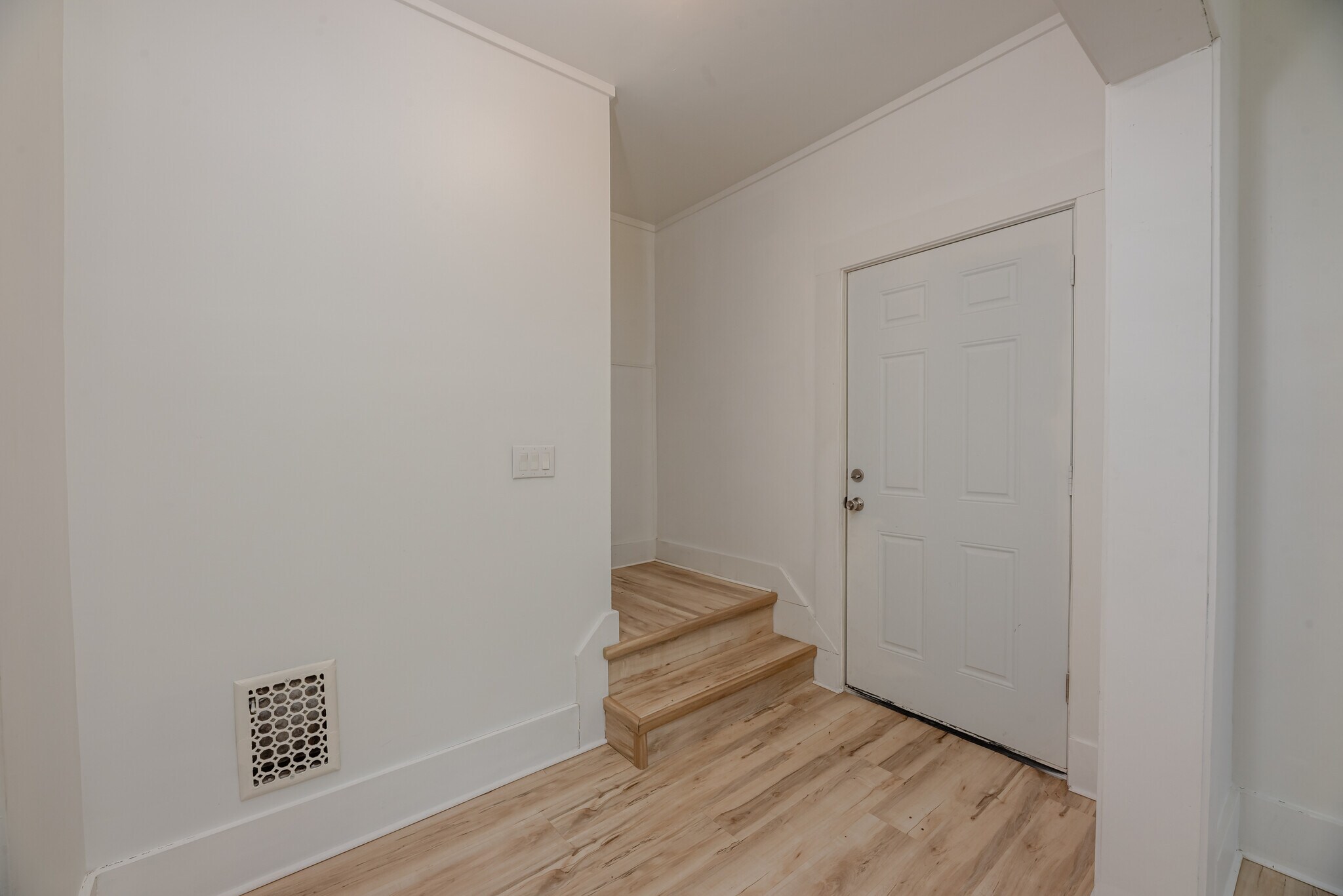 Building Photo - 575 Woodbine Ave