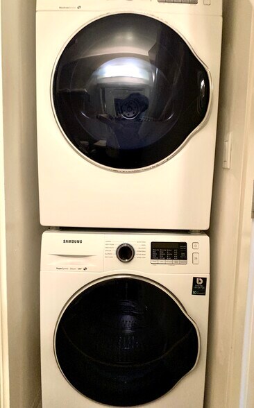 W/D in unit - 889 Date St