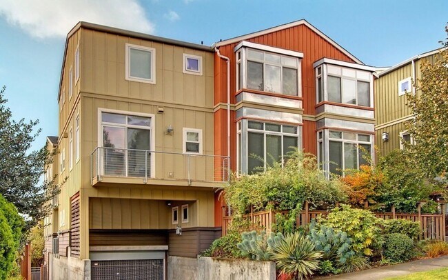 Building Photo - 3671 Dayton Ave N