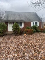 Building Photo - 827 Garlow Blvd