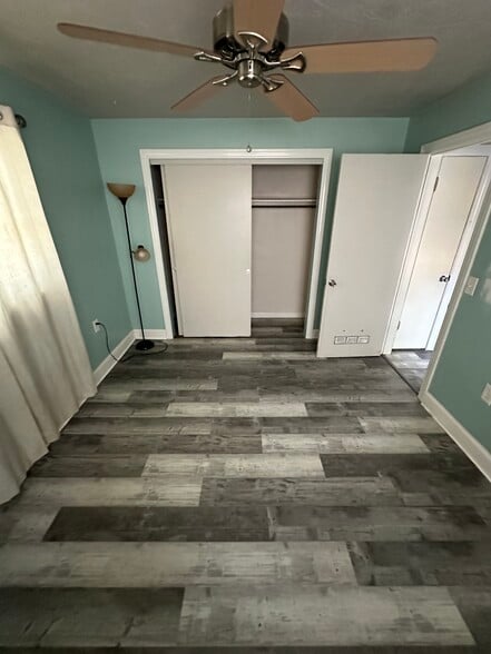 Room 1 - 6657 298th Ave N