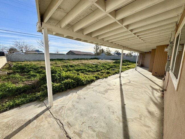 Building Photo - 8740 Catalpa Ave