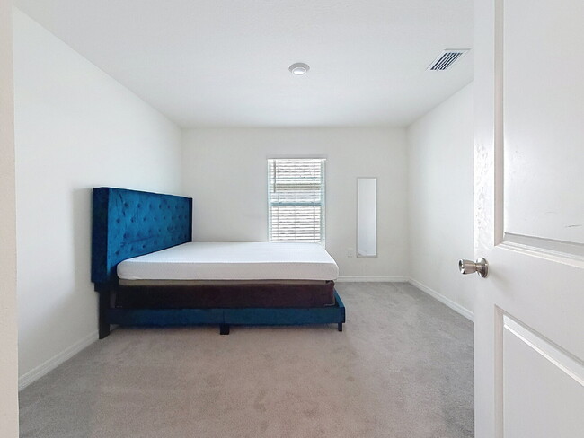 Building Photo - 13559 Southern Magnolia Dr