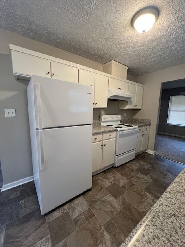 Building Photo - 3 Bedroom, 2 Bath Home