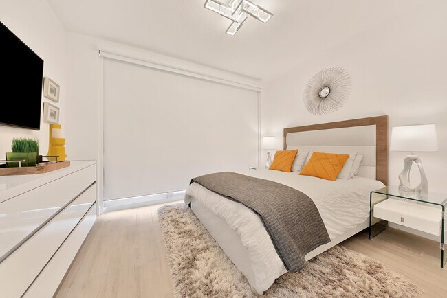 Building Photo - 111 SE 1st Ave