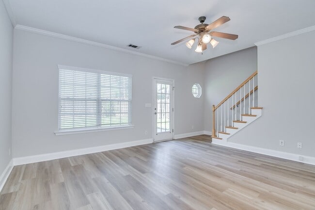 Building Photo - 3 Bedroom 2.5 Bath Townhouse