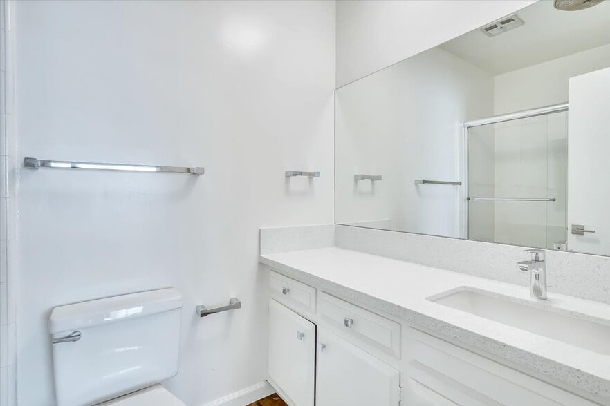 Building Photo - 1023 21st St