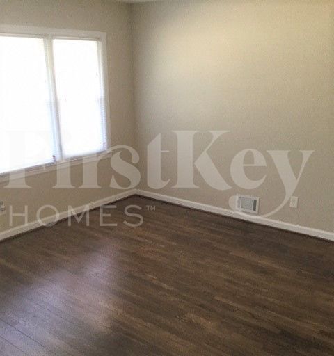 Building Photo - 1843 Wee Kirk Rd SE