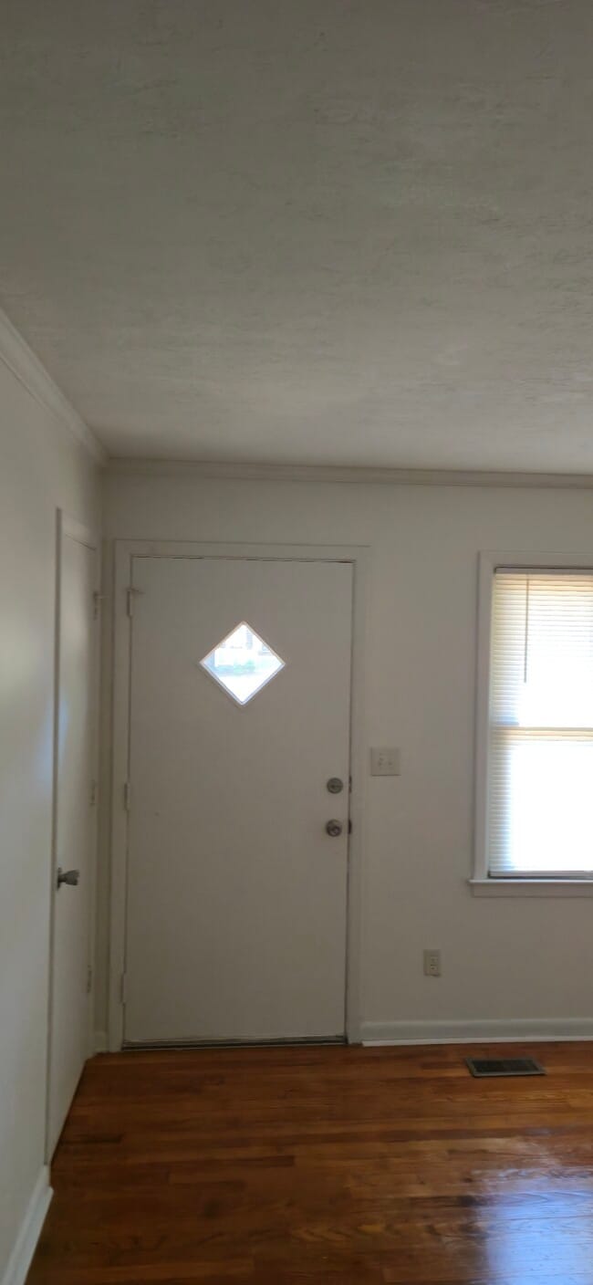 Building Photo - 133 Kings Ct Dr