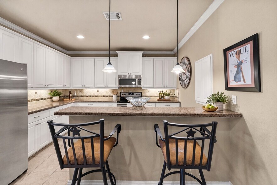 Building Photo - 3825 Silverthorne Ln