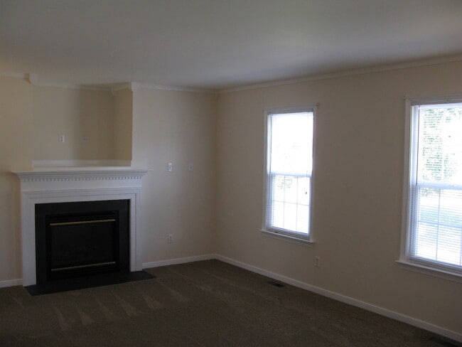 Building Photo - 7809 Silktree Pl