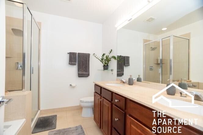 Building Photo - 330 N Clinton St