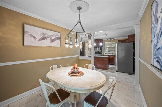 Building Photo - 4839 Lehigh Dr