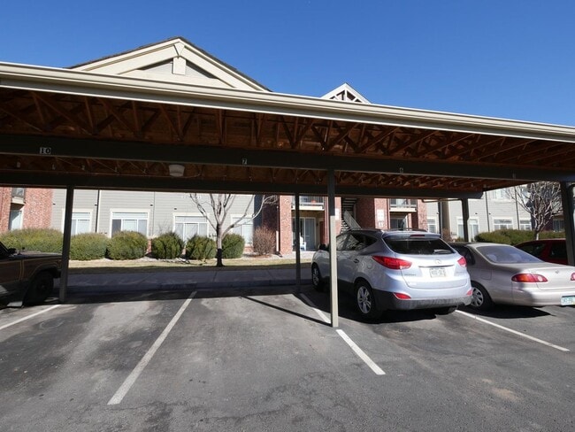 Building Photo - Remodeled 2 BR/2 BA Unit near Edora Park/Epic and Spring Creek Trail