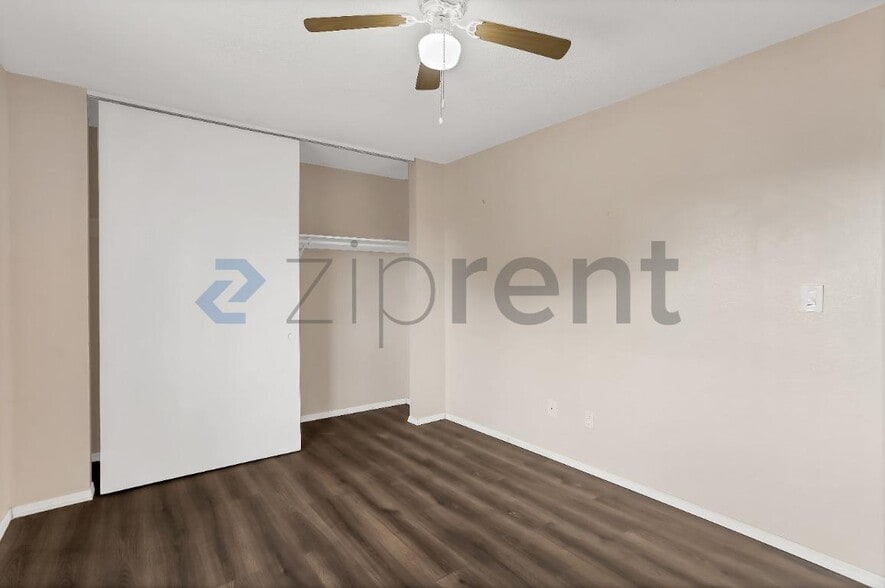 Building Photo - 16025 L St