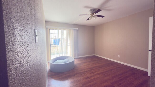 Building Photo - 2100 Wilcrest Dr