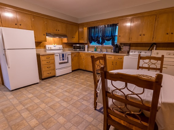 Building Photo - 141 Danielson Pike