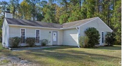 Building Photo - Beautiful 3 Bedroom Home-210 Country Rd. $...