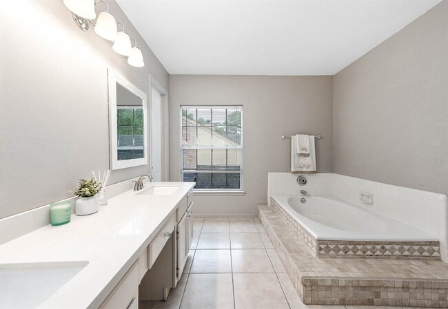 Building Photo - 17203 Kettle Creek Dr